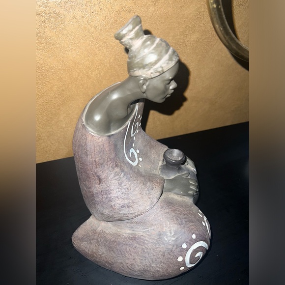 SEYMOUR MANN Handcrafted African Themed Figurine Woman With Pottery - Picture 5 of 12